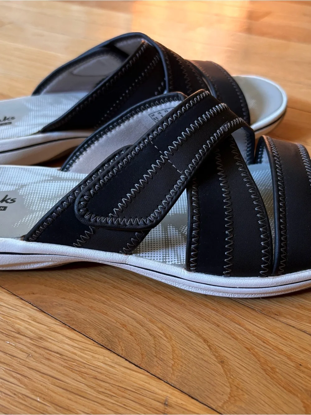 Clarks Women’s Arla Wave Black Size 9 Slide Sandals